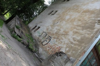 город